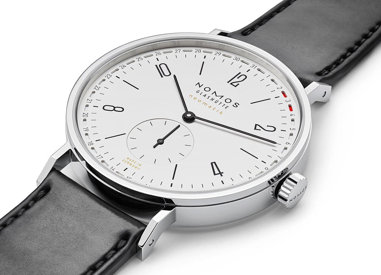 Nomos Tangente